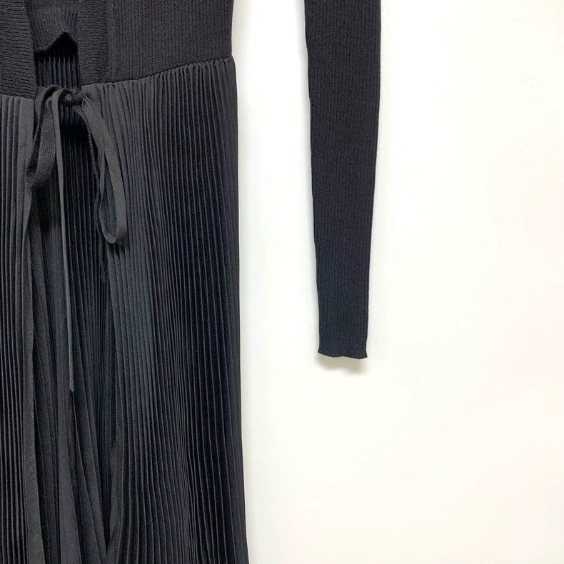 Prada Classic Black Pleated Prada Dress Size L / US 10 / IT 46 - 8 Thumbnail
