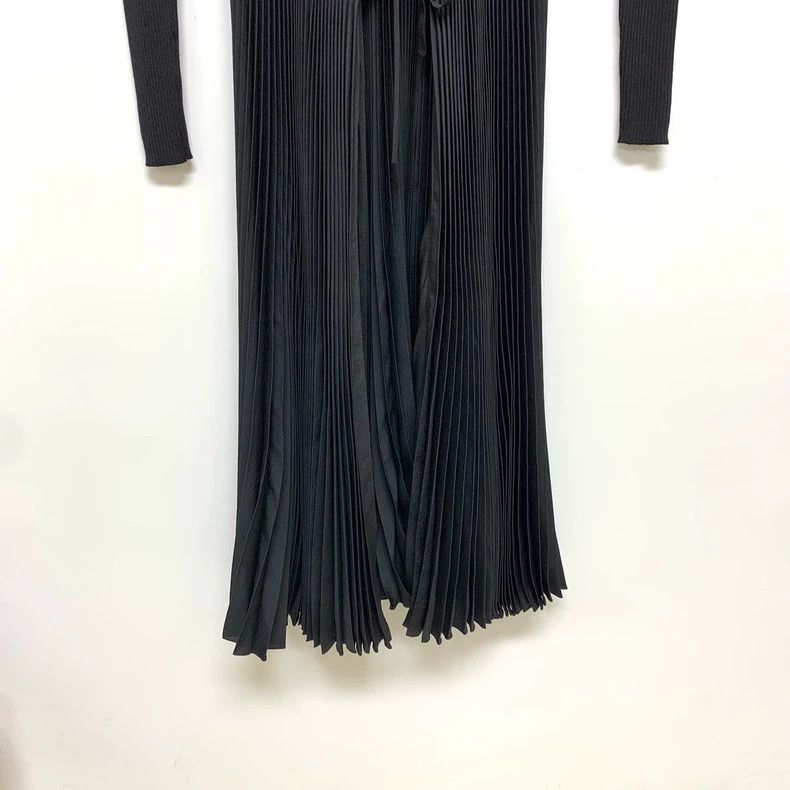 Prada Classic Black Pleated Prada Dress Size L / US 10 / IT 46 - 6 Thumbnail