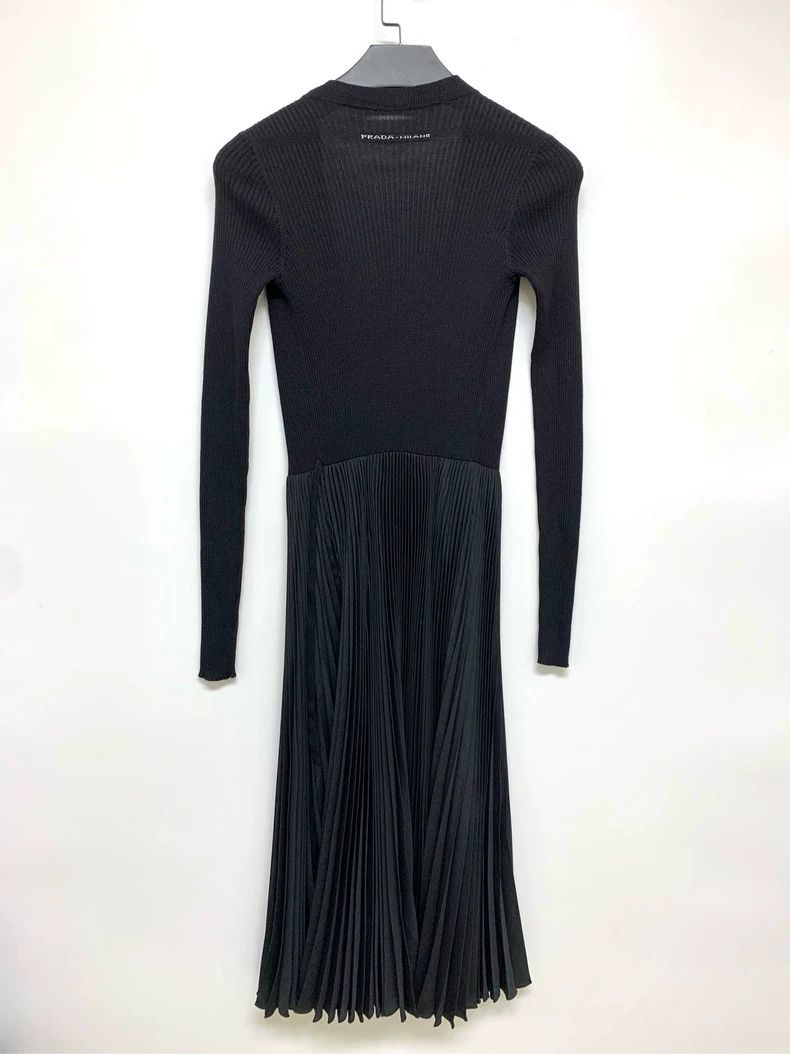 Prada Classic Black Pleated Prada Dress Size L / US 10 / IT 46 - 2 Thumbnail