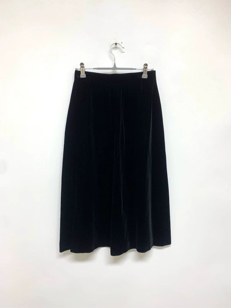 Dior Christian Dior Black Velvet Skirt Size M Size 30" / US 8 / IT 44 - 2 Thumbnail