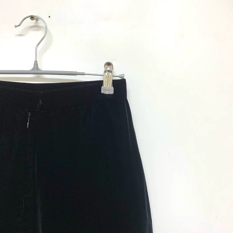 Dior Christian Dior Black Velvet Skirt Size M Size 30" / US 8 / IT 44 - 8 Thumbnail