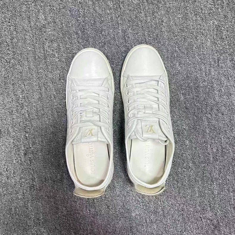 Louis Vuitton Louis Vuitton White Embossed Low Top Sneakers Size US 5 / IT 35 - 4 Thumbnail