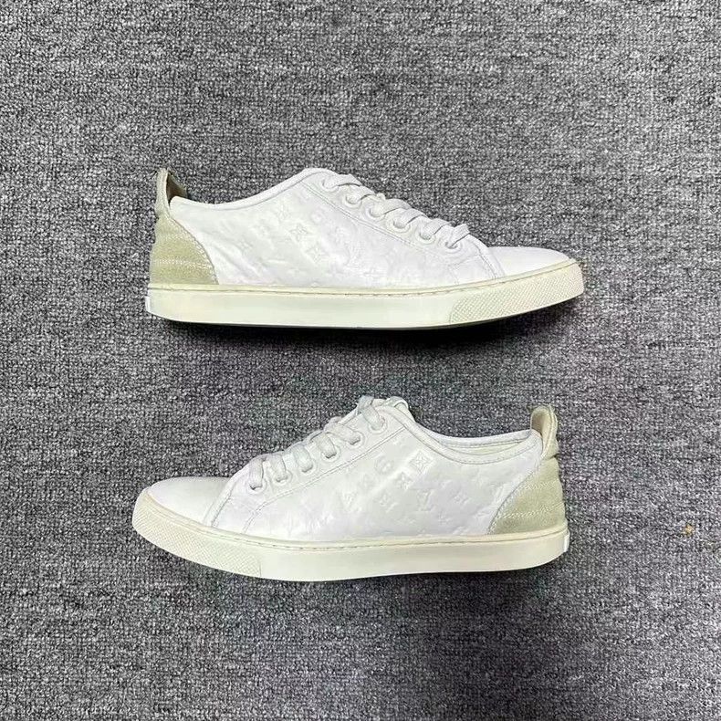 Louis Vuitton Louis Vuitton White Embossed Low Top Sneakers Size US 5 / IT 35 - 2 Thumbnail