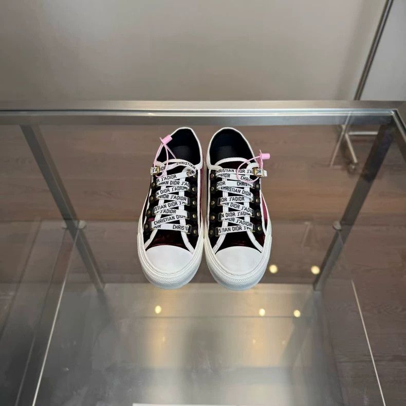 Dior DIOR Walk'n'Dior Red Velvet Sneakers Size 36 Size US 6 / IT 36 - 6 Thumbnail