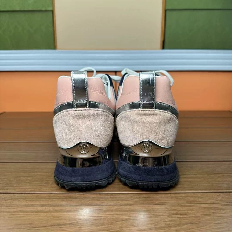 Louis Vuitton LV Runaway Casual Sneakers Size 35 Size US 5 / IT 35 - 6 Thumbnail