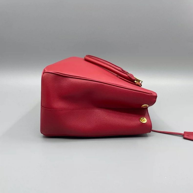 Prada Prada Red Leather Handbag with Gold Accents Size ONE SIZE - 4 Thumbnail