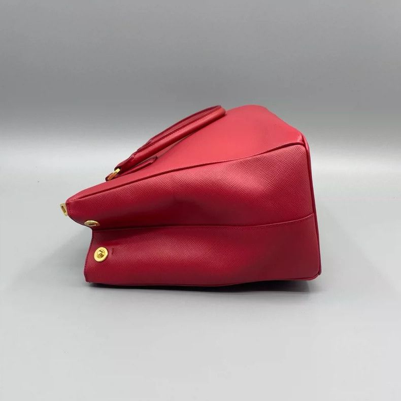 Prada Prada Red Leather Handbag with Gold Accents Size ONE SIZE - 3 Thumbnail