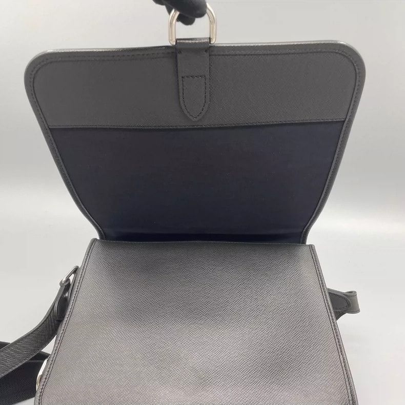 Louis Vuitton Louis Vuitton All-Leather Messenger Bag Size ONE SIZE - 7 Thumbnail