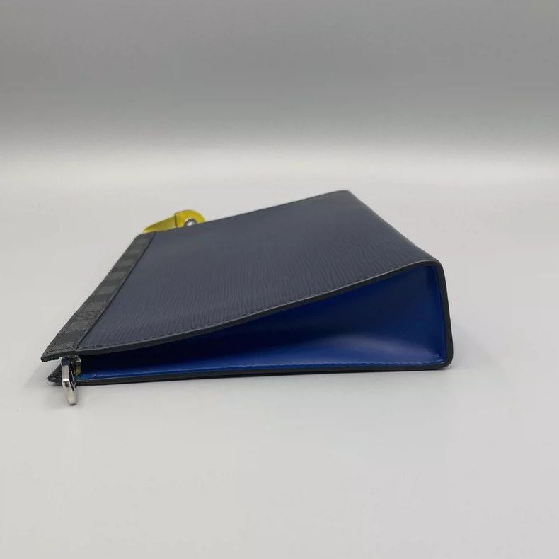 Louis Vuitton Louis Vuitton Water Wave Makeup Clutch Bag Size ONE SIZE - 4 Thumbnail