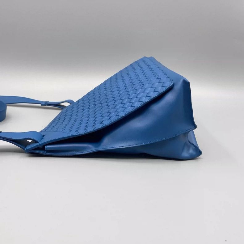 Bottega Veneta Blue Woven Leather Crossbody Bag Size ONE SIZE - 4 Thumbnail