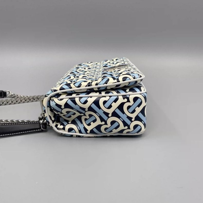 Burberry Burberry Barrel Crossbody Bag in Excellent Condition Size ONE SIZE - 4 Thumbnail