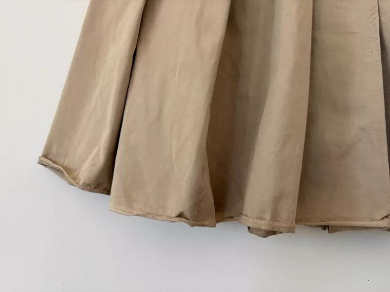 Prada Prada Pleated Skirt in Khaki Color Size 42" / US 20 - 4 Thumbnail