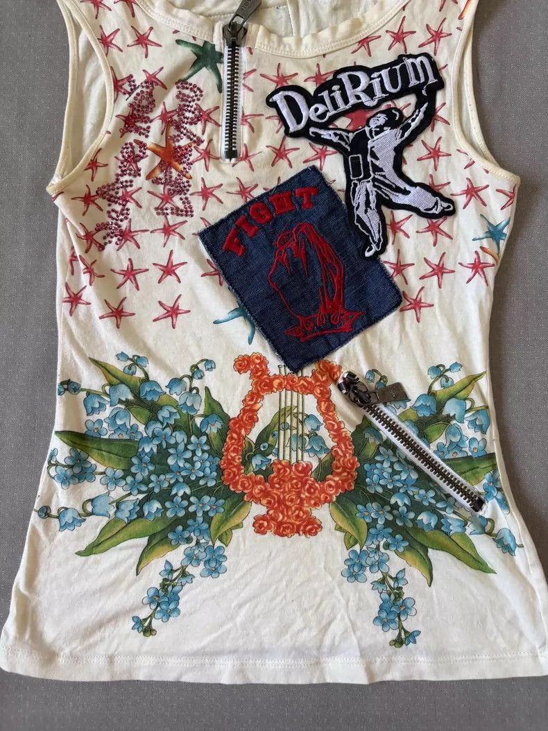 Versace Vintage Versace Embroidered Graphic Tank Top Size S / US 4 / IT 40 - 2 Thumbnail