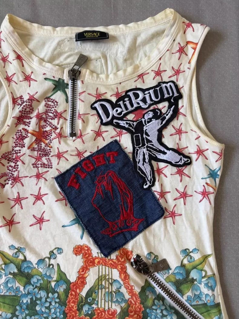Versace Vintage Versace Embroidered Graphic Tank Top Size S / US 4 / IT 40 - 4 Thumbnail