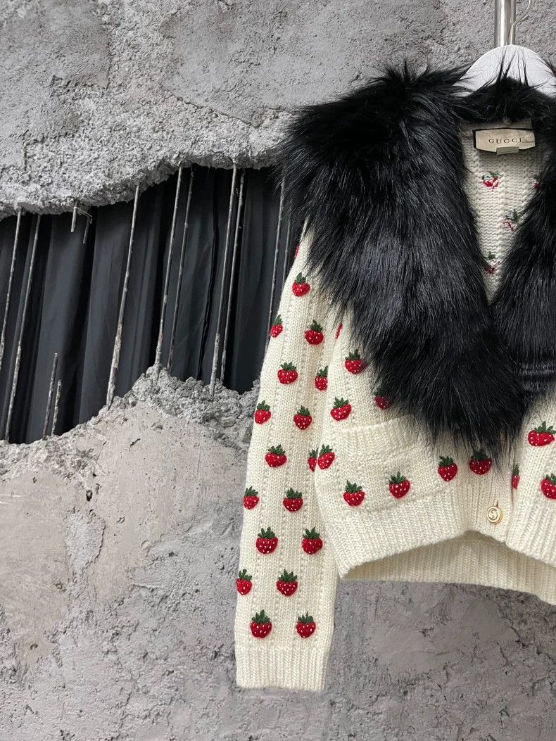 Gucci Gucci Strawberry Wool Cardigan with Removable Collar Size L / US 10 / IT 46 - 3 Thumbnail