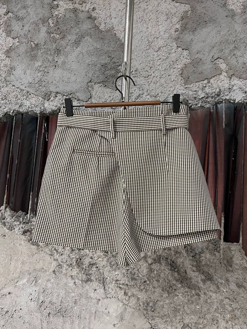 Fendi Fendi Two-Piece Set with Shorts Size 38" / US 16 / IT 52 - 2 Thumbnail