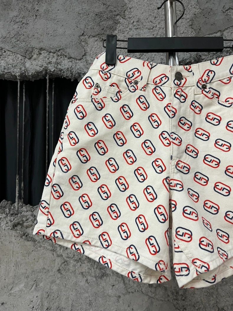 Gucci Gucci Short Pants with Logo Print Size 30" / US 8 / IT 44 - 4 Thumbnail