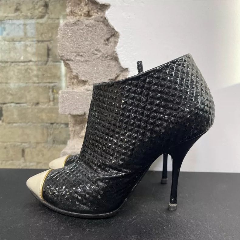 Jimmy Choo Stylish High Heeled Shoes with Gold Accent Size US 6 / IT 36 - 2 Thumbnail