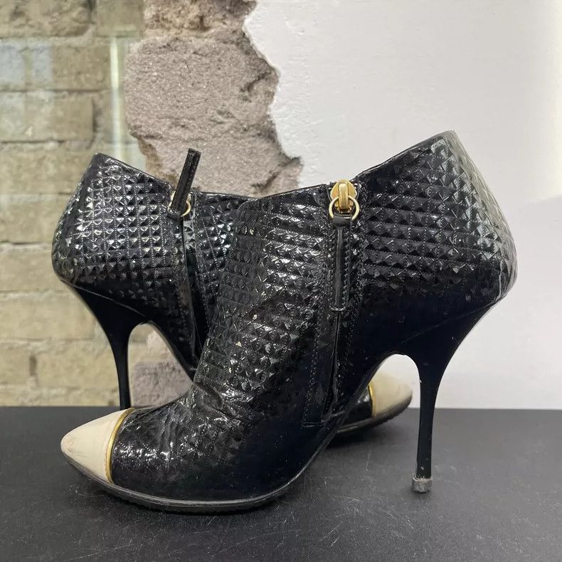 Jimmy Choo Stylish High Heeled Shoes with Gold Accent Size US 6 / IT 36 - 5 Thumbnail