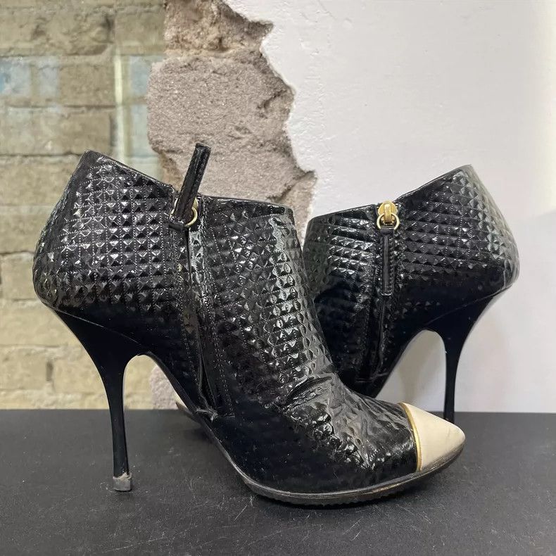 Jimmy Choo Stylish High Heeled Shoes with Gold Accent Size US 6 / IT 36 - 4 Thumbnail