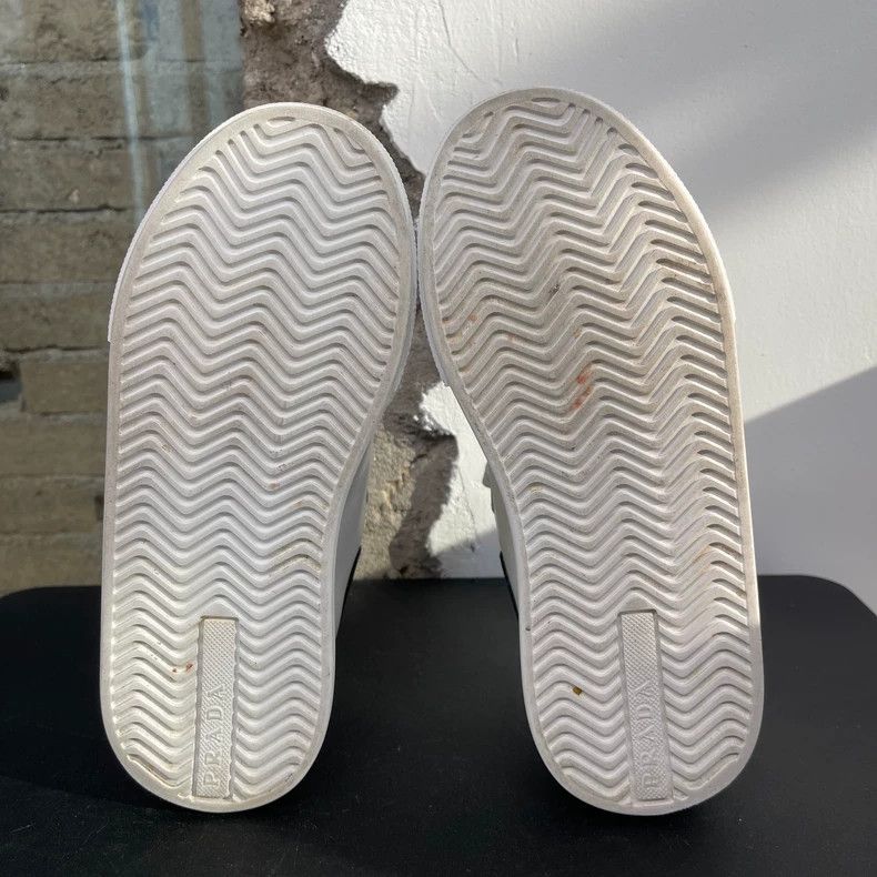 Prada Prada Black Triangular Logo White Sneakers Size US 5 / IT 35 - 7 Thumbnail
