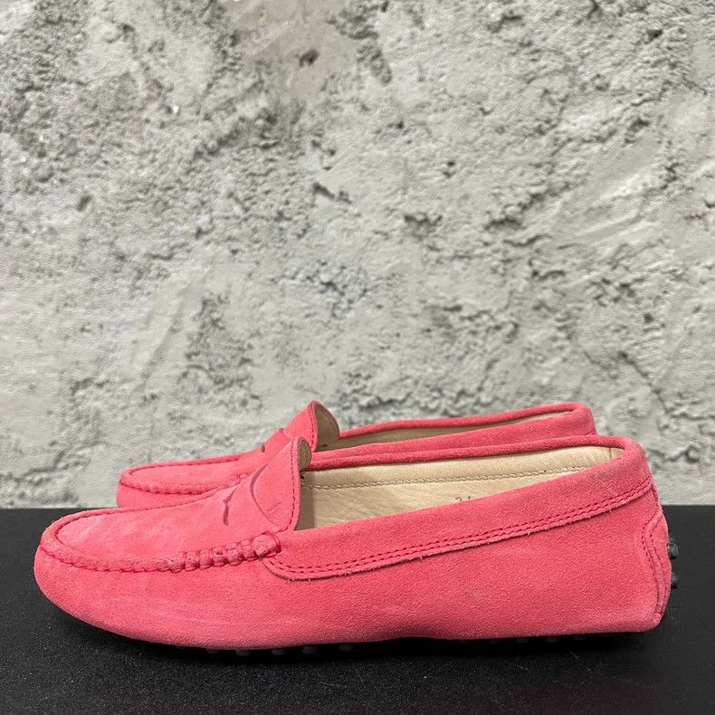 Tod's Tods Suede Loafers in Bright Pink Size US 4 / IT 34 - 2 Thumbnail