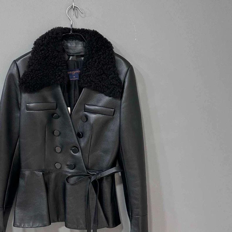 Louis Vuitton Black Waistline Fur Collar Leather Jacket Size S / US 4 / IT 40 - 2 Thumbnail