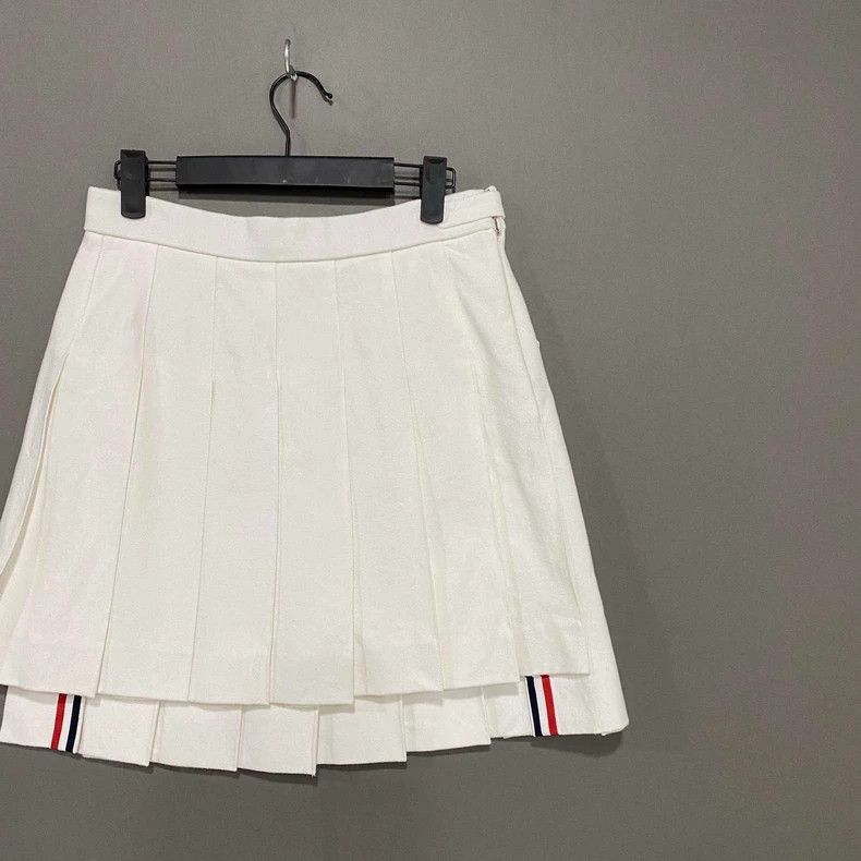 Thom Browne White Classic Pleated Skirt by Thom Browne Size 40" / US 18 - 2 Thumbnail