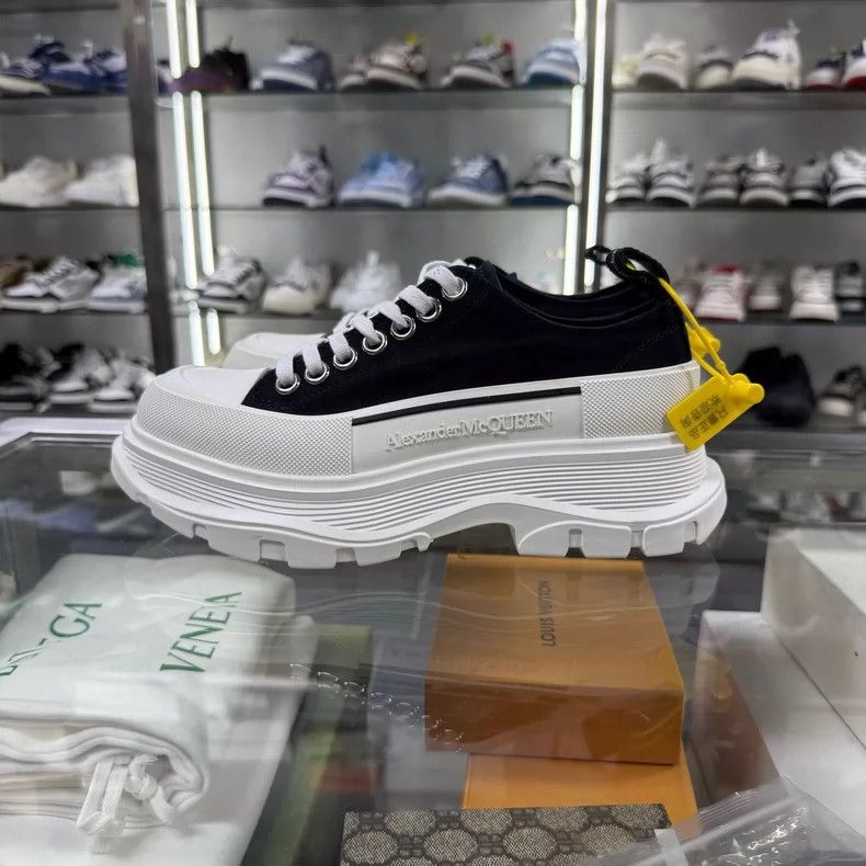Alexander McQueen Alexander McQueen Black and White Platform Sneakers Size US 6 / IT 36 - 3 Thumbnail