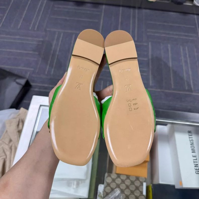 Louis Vuitton LV Louis Vuitton Green Embossed Slides Size US 6 / IT 36 - 2 Thumbnail