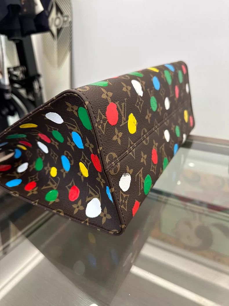 Louis Vuitton LV x Kusama OnTheGo MM Shoulder Bag Size ONE SIZE - 5 Thumbnail