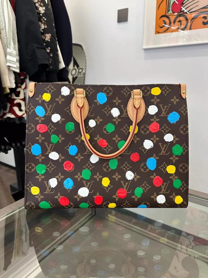 Louis Vuitton LV x Kusama OnTheGo MM Shoulder Bag Size ONE SIZE - 2 Thumbnail