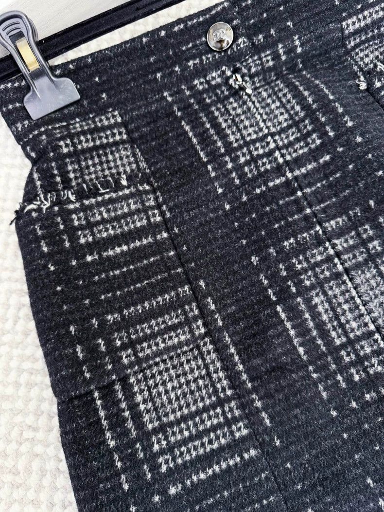 Chanel Chanel Plaid Skirt Size 34 Authentic Size 34" / US 12 / IT 48 - 6 Thumbnail