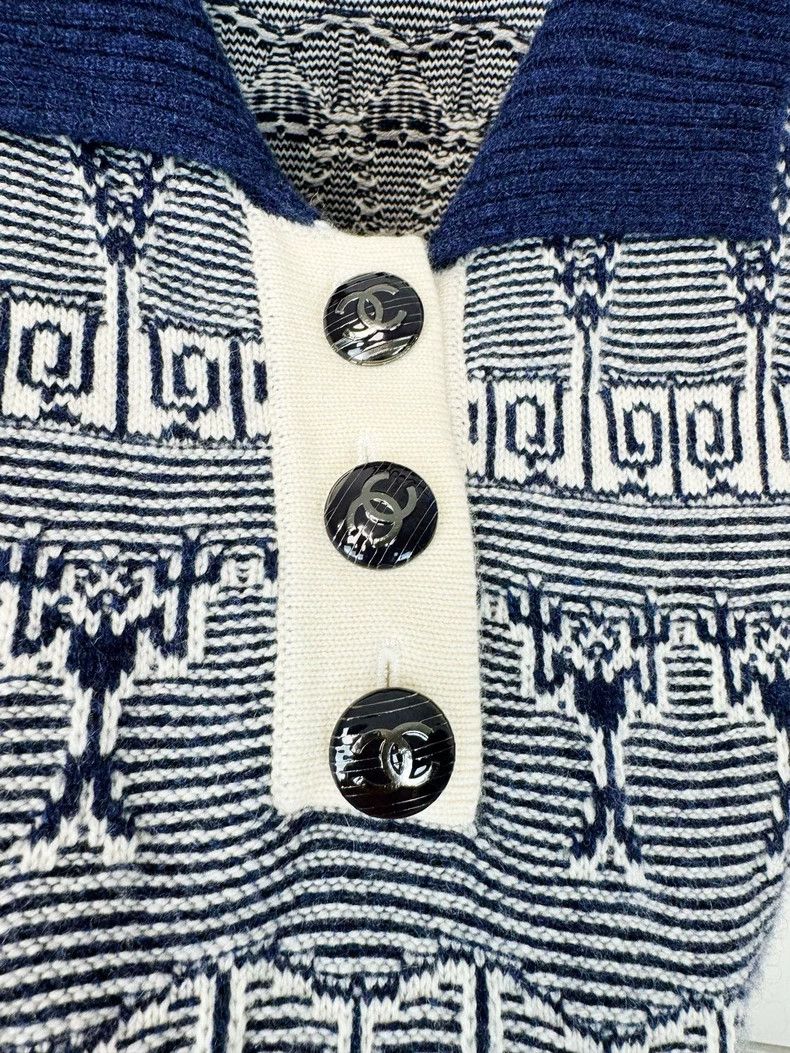 Chanel Chanel Knitted Sweater with Navy Details Size M / US 6-8 / IT 42-44 - 3 Thumbnail