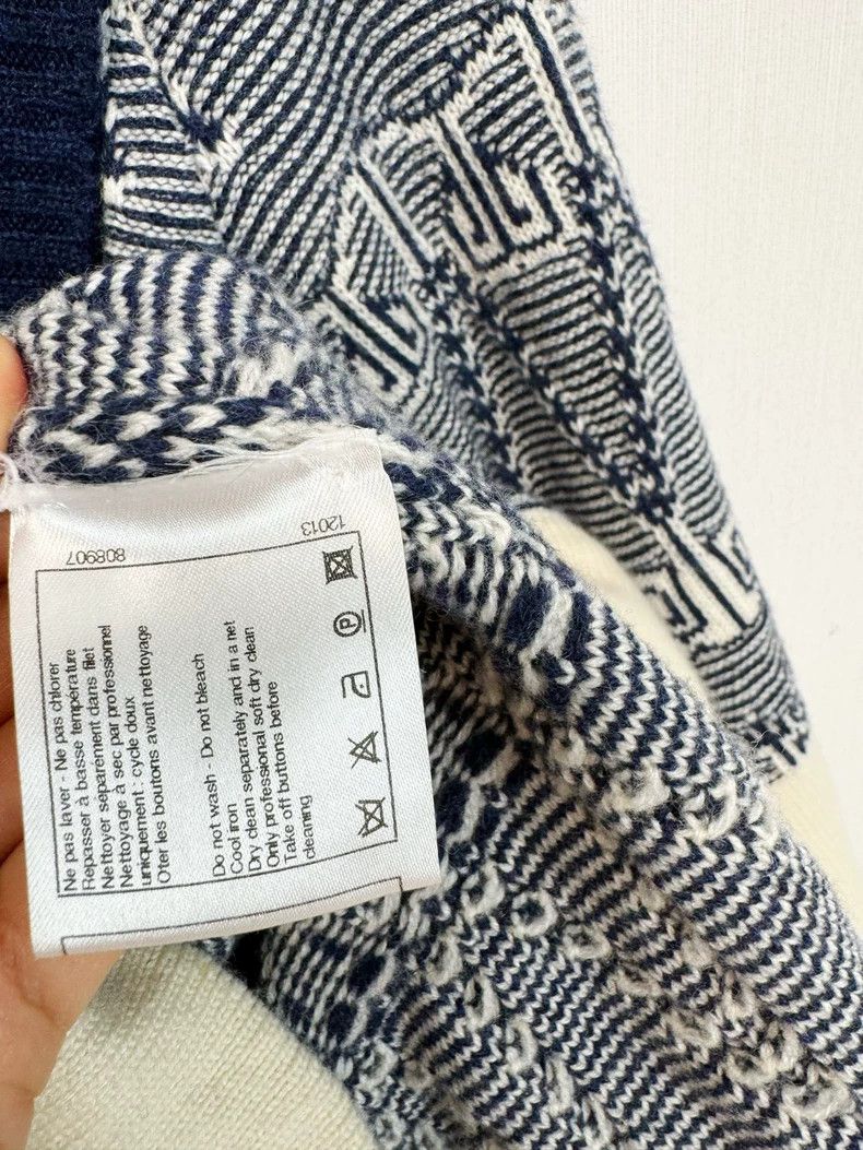 Chanel Chanel Knitted Sweater with Navy Details Size M / US 6-8 / IT 42-44 - 4 Thumbnail