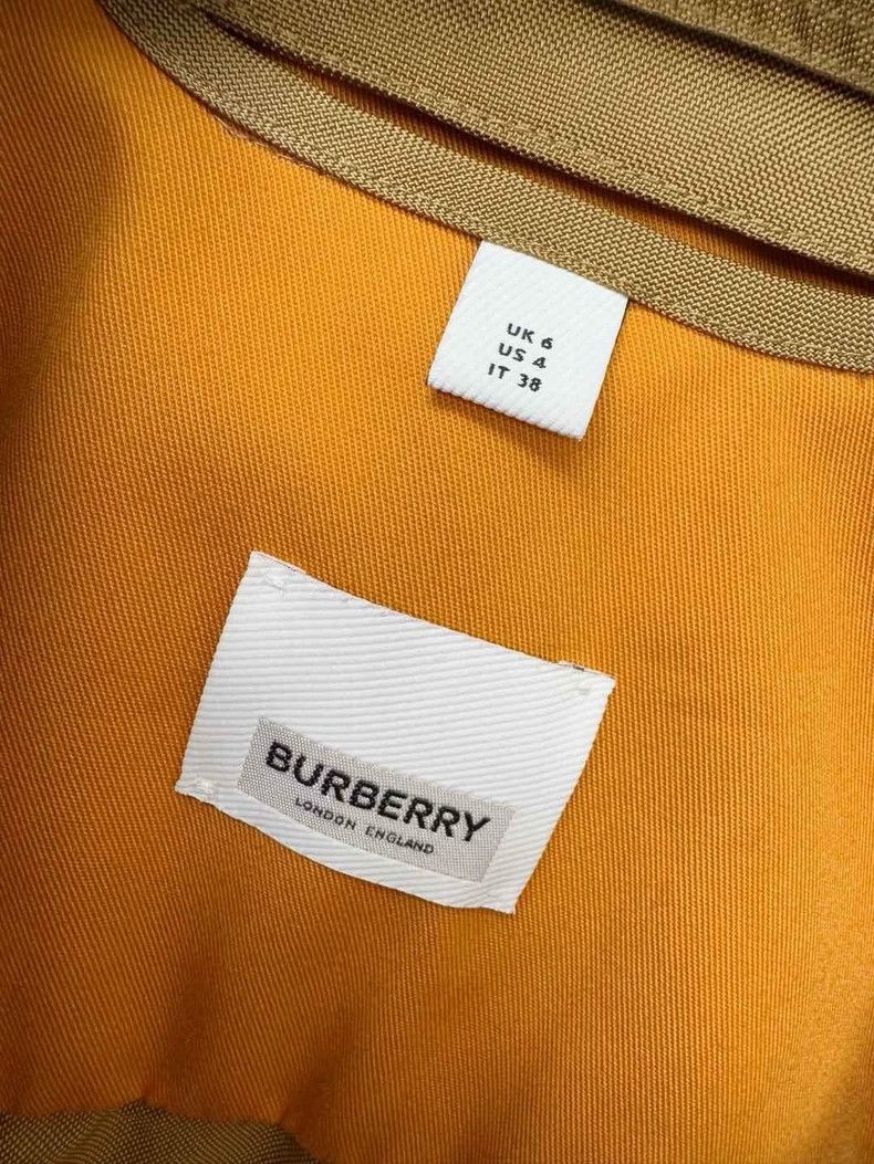 Burberry Burberry Jacket in Excellent Condition UK6 Size Size S / US 4 / IT 40 - 2 Thumbnail
