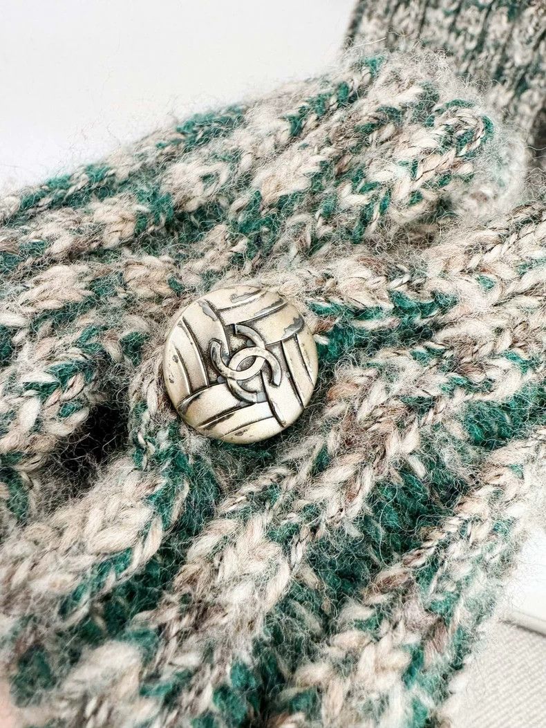 Chanel Chanel Sweater in Green and Beige Color Size S / US 4 / IT 40 - 3 Thumbnail