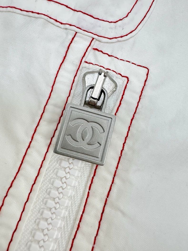 Chanel Chanel Vest with Hood - Size 38 Size M / US 6-8 / IT 42-44 - 2 Thumbnail