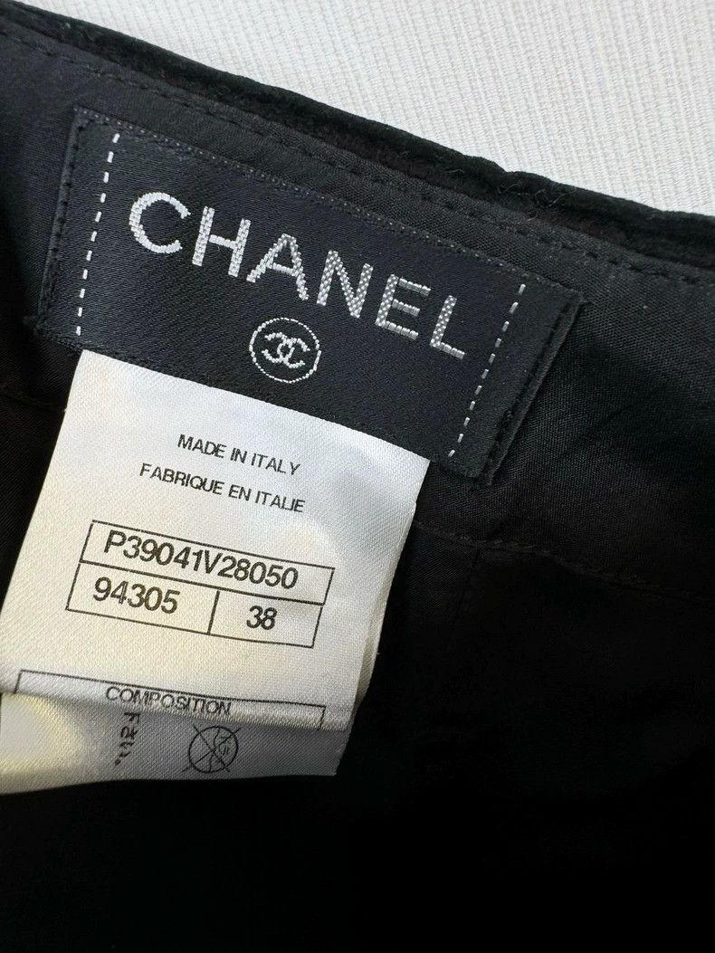 Chanel Chanel Black Skirt with Leather Details Size 38" / US 16 / IT 52 - 3 Thumbnail