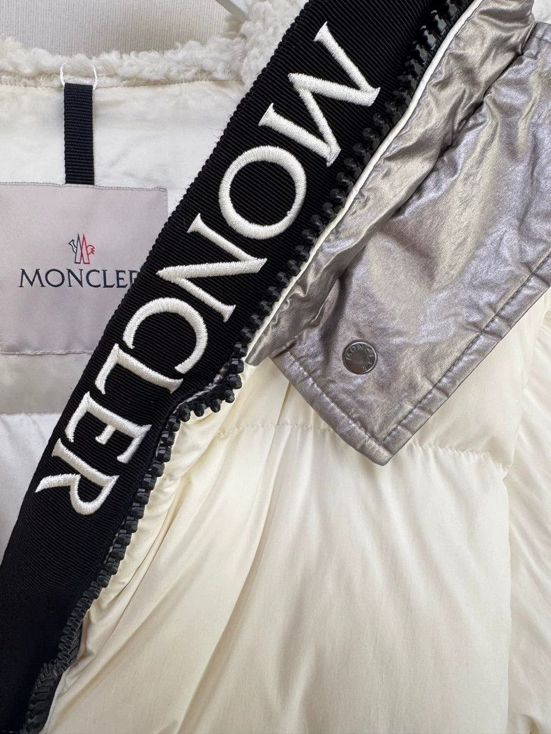 Moncler Moncler Down Jacket in Excellent Condition Size M / US 6-8 / IT 42-44 - 2 Thumbnail