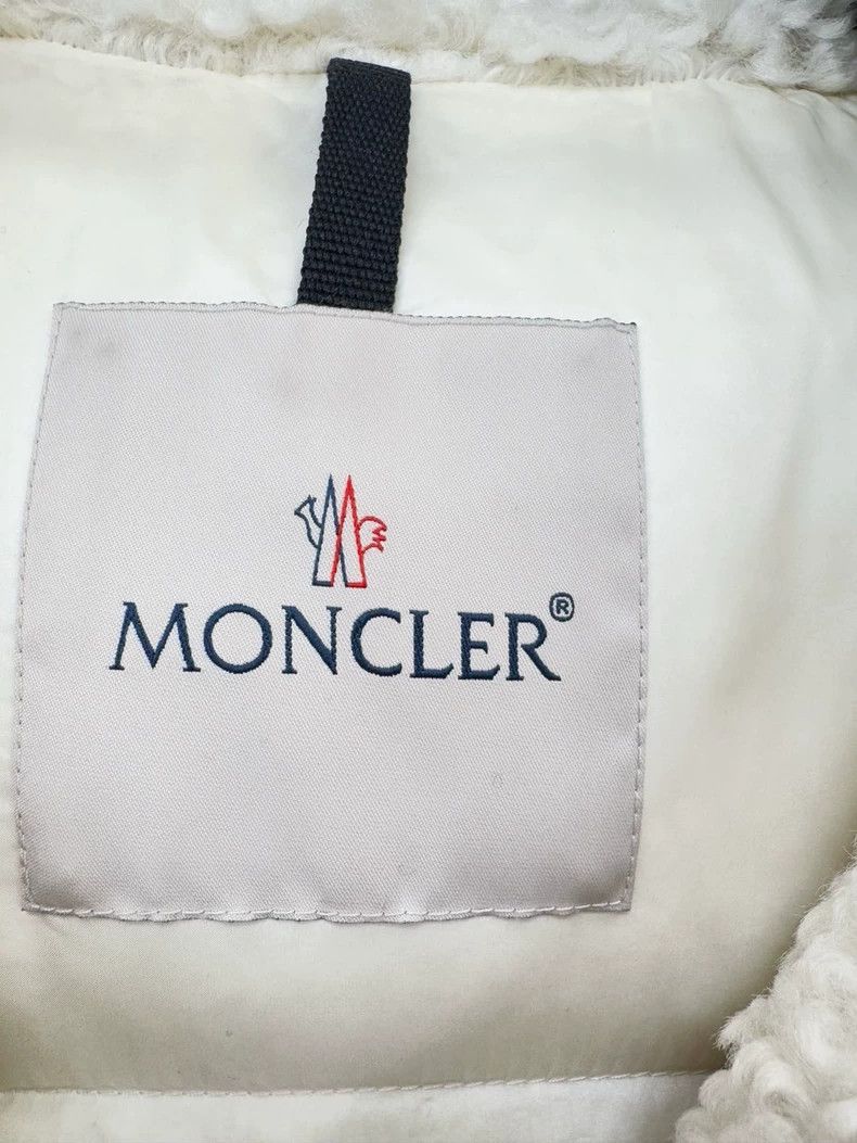 Moncler Moncler Down Jacket in Excellent Condition Size M / US 6-8 / IT 42-44 - 4 Thumbnail