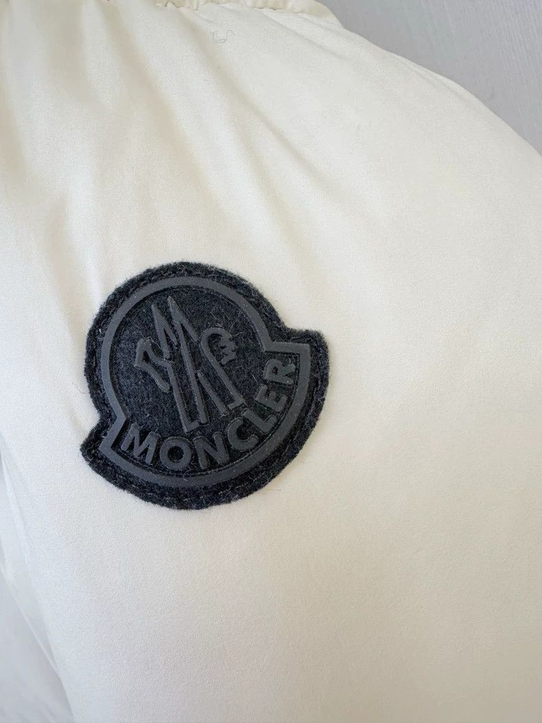 Moncler Moncler Down Jacket in Excellent Condition Size M / US 6-8 / IT 42-44 - 3 Thumbnail