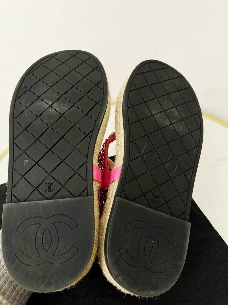 Chanel Chanel Pink Sandals Size 36 Almost New Size US 6 / IT 36 - 6 Thumbnail