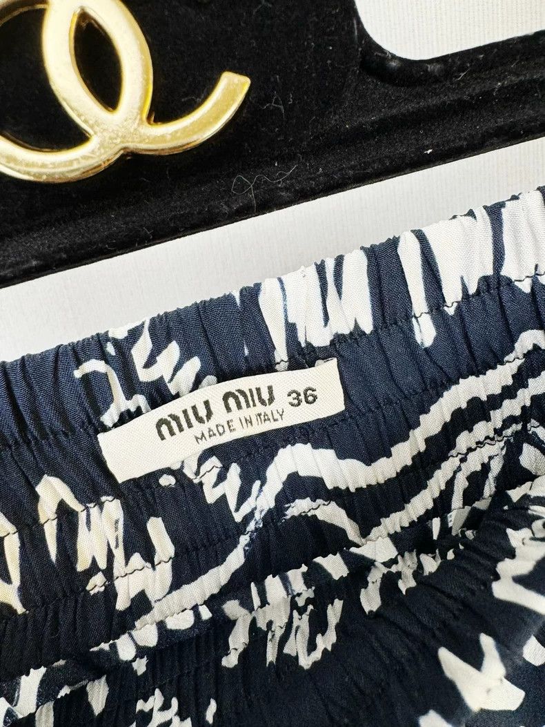 Prada Miu Miu Printed Silk Shorts for Summer Size 36" / US 14 / IT 50 - 3 Thumbnail