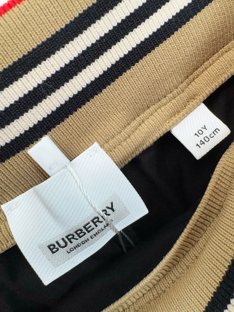 Burberry Burberry Casual Pants in Excellent Condition Size 28" / US 6 / IT 42 - 2 Thumbnail