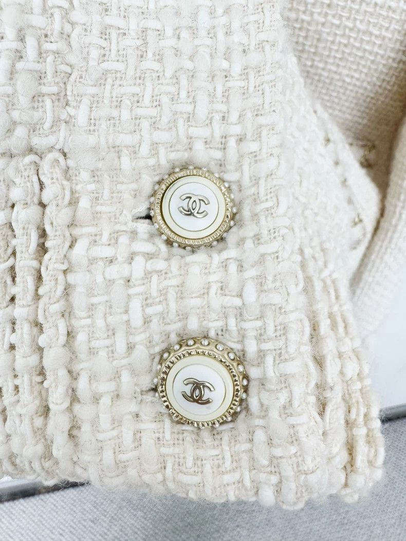 Chanel Chanel White Chain Jacket with Tags Size S / US 4 / IT 40 - 2 Thumbnail
