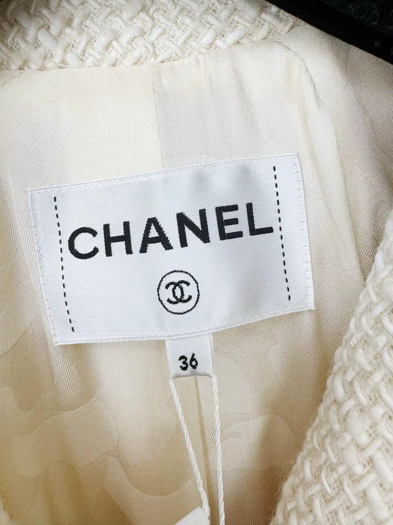 Chanel Chanel White Chain Jacket with Tags Size S / US 4 / IT 40 - 3 Thumbnail