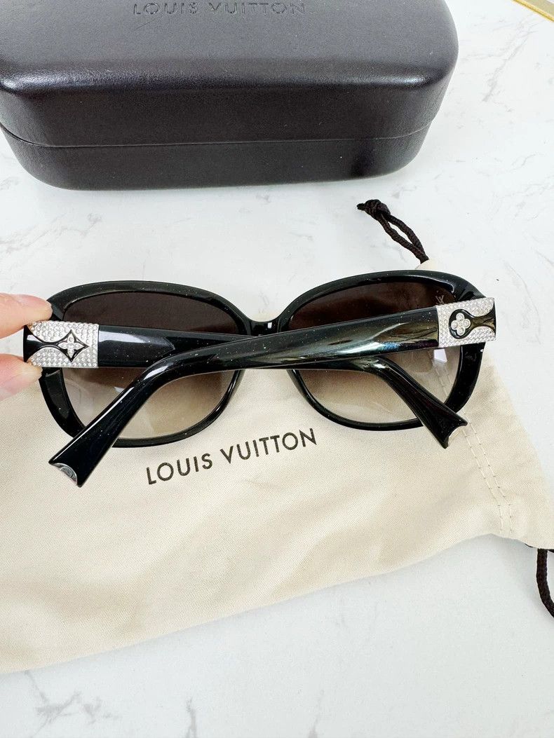 Louis Vuitton Louis Vuitton Sunglasses with Case and Accessories Size ONE SIZE - 3 Thumbnail