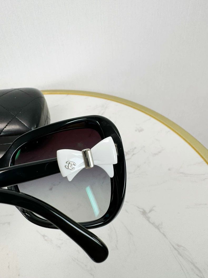 Chanel Chanel Bow Sunglasses with Case Size ONE SIZE - 3 Thumbnail