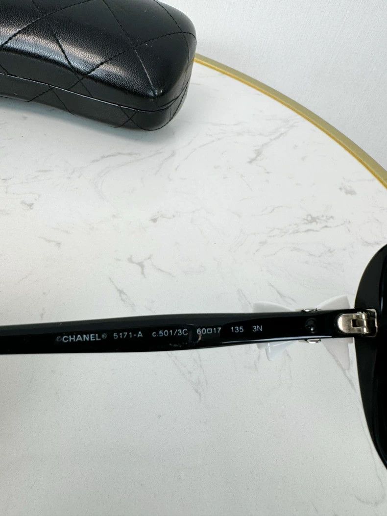 Chanel Chanel Bow Sunglasses with Case Size ONE SIZE - 4 Thumbnail